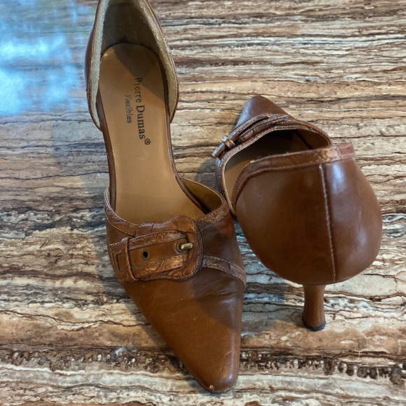 2/$25. Pierre Dumas flexibles Brown synthetic leather pumps in size 7. - Picture 7 of 9